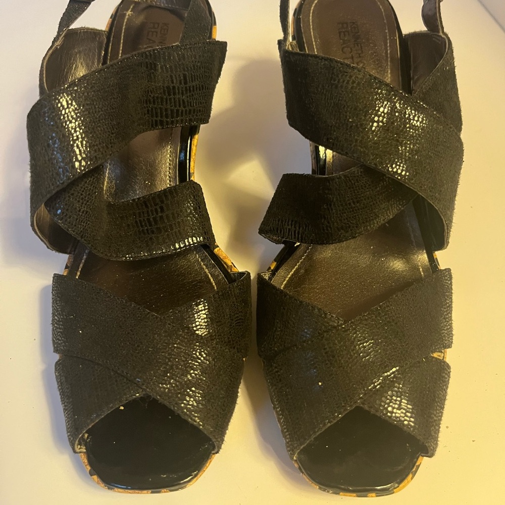 Reaction Kenneth Cole Black Textured Sandals